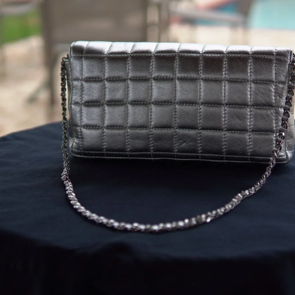CHANEL Chocolate Bar Chain Shoulder Bag - Picture 6 of 7